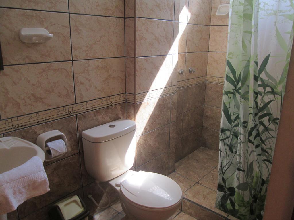 Отель Residencia Casa Linda Икитос Экстерьер фото